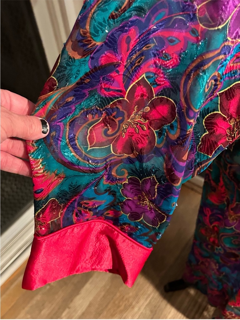 VS Vibrant Multicolor Floral Satin Robe - Picture 5 of 14